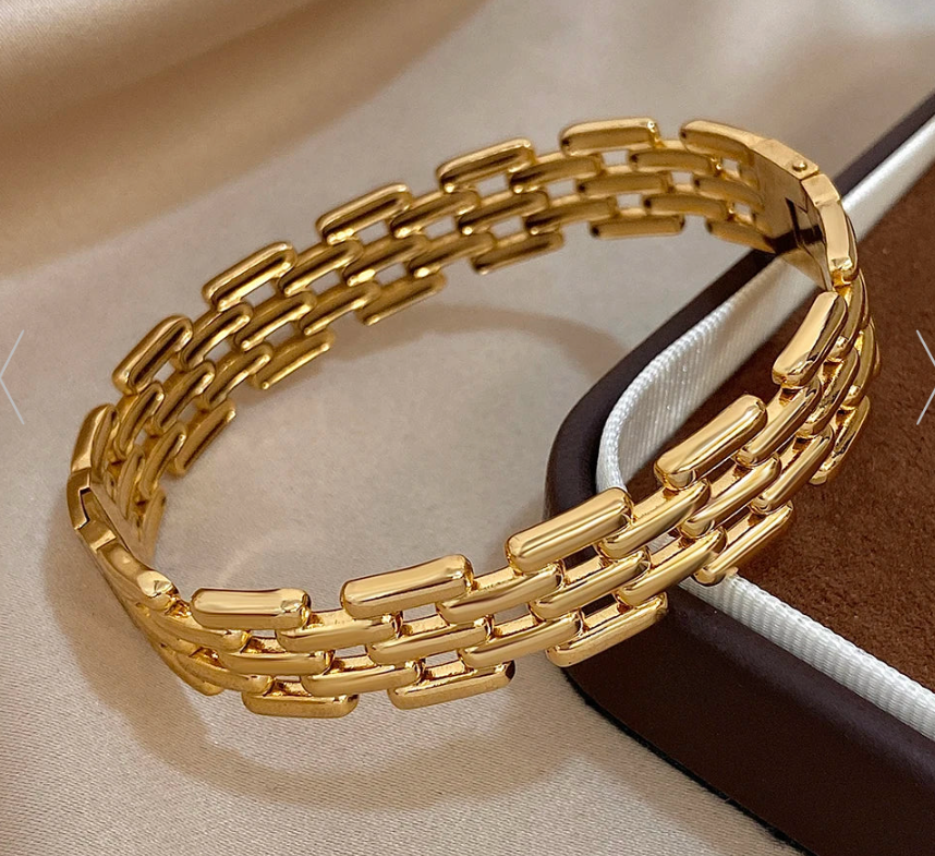 Solene Geometric Cuff