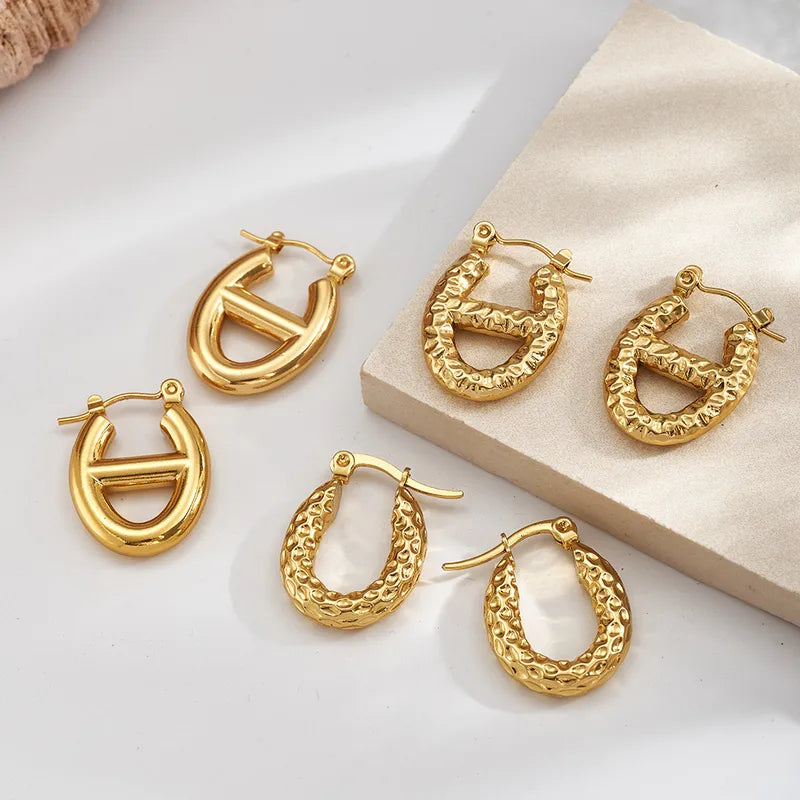 Élan Minimal U Earrings