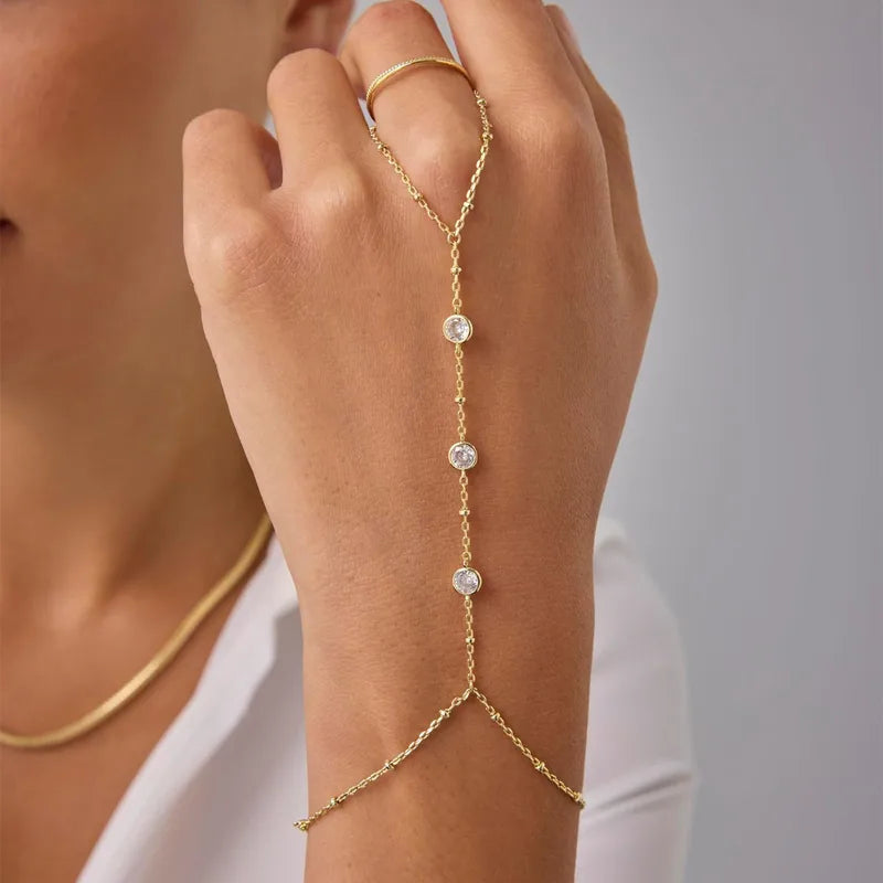 Véra Asym Hand Chain