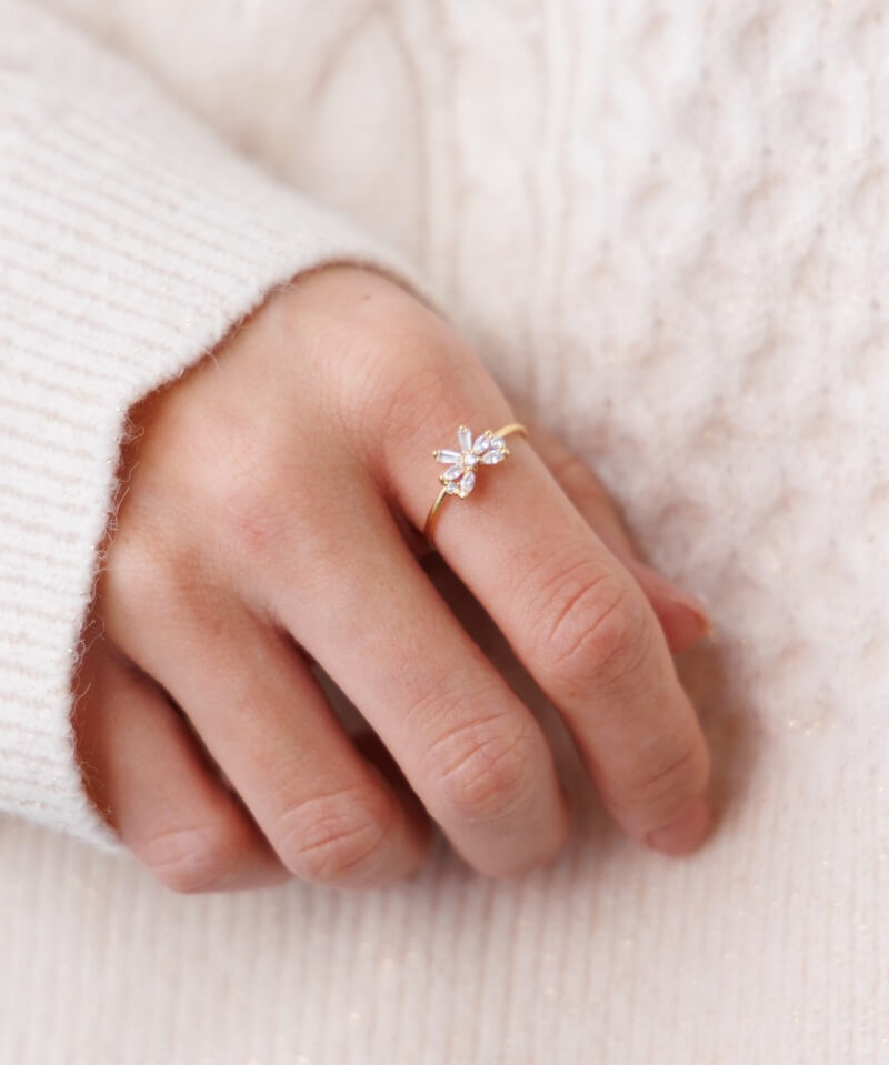 Golden Bow Zircon Ring